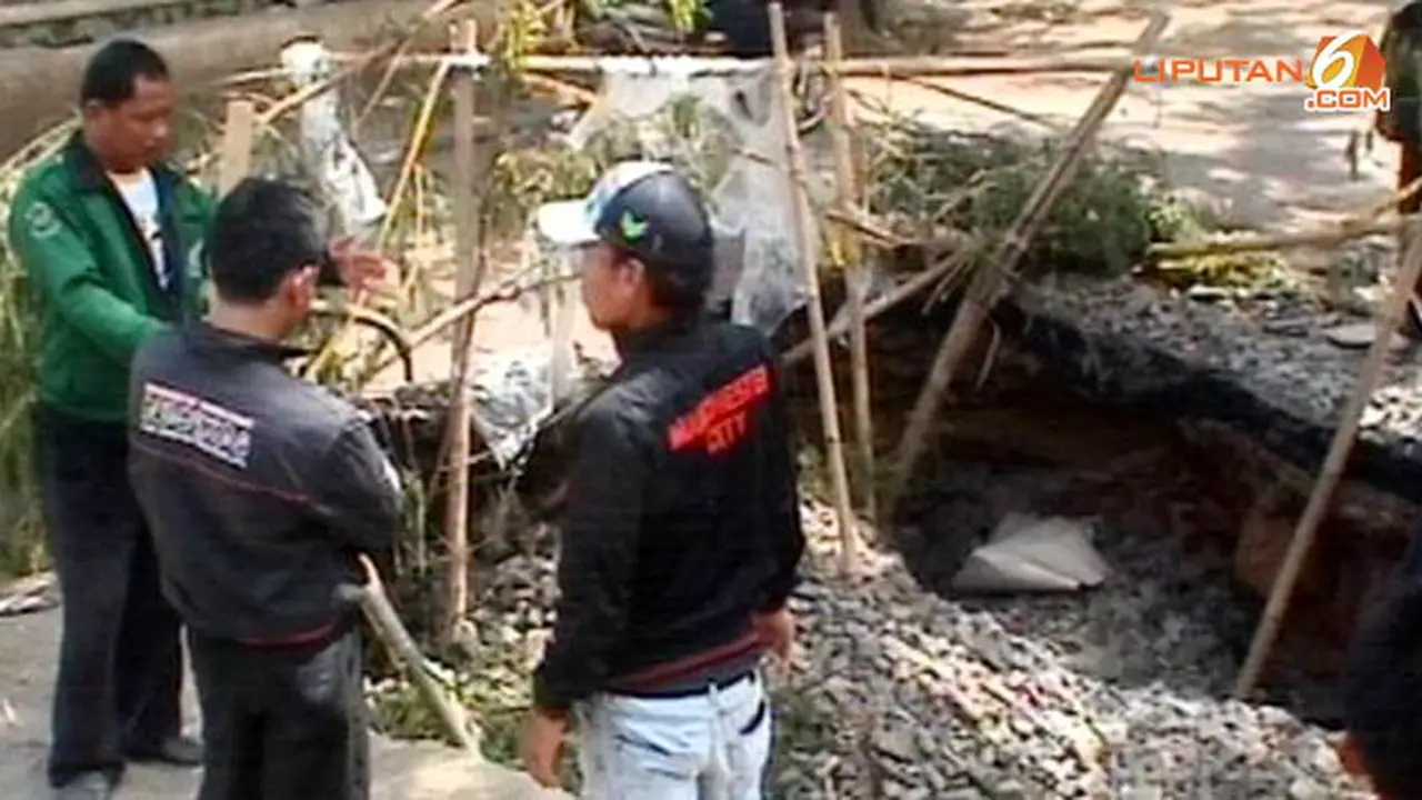 jembatan-ambles-131121d.jpg