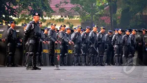 Ratusan personel Brimob mengikuti gelar pasukan pengamanan KAA di Mako Brimob Kelapa Dua, Depok, Selasa (14/5/2015). Sebanyak 3.000 personel Brimob Polri diterjunkan mengawal Konferensi Tingkat Tinggi Asia-Afrika. (Liputan6.com/Yoppy Renato)