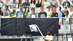 Pemain Borussia Moenchengladbach, Marcus Thuram, melakukan selebrasi usai membobol gawang Union Berlin pada laga Bundesliga di Stadion Borussia-Park, Minggu (31/5/2020). Moenchengladbach menang 4-1 atas Union Berlin. (AP/Martin Meissner)