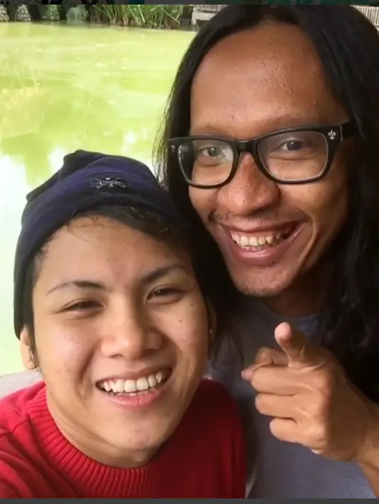 Tidak sedikit juga dari nitizen yang membela pasangan ini. Mendoakan pasangan langgeng hingga akhir hayatnya. (dok. Instagram)