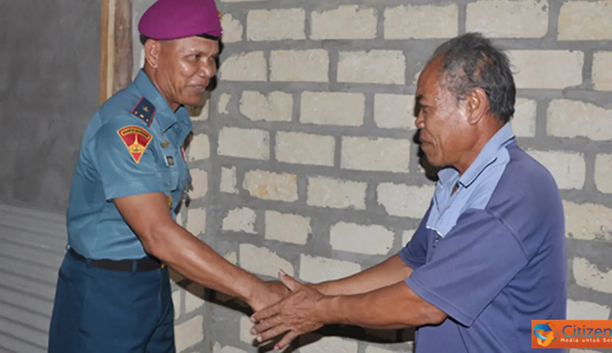 Citizen6, Tluwe: Program TNI manunggal dengan rakyat ini, merupakan komitmen moral TNI dan pemerintah yang diabdikan kepada rakyat dalam upaya membantu percepatan pembangunan guna meningkatkan kesejahteraan. (Pengirim: Penkobangdikal)