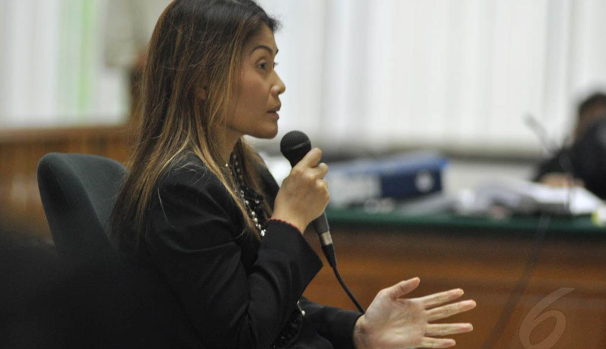 Dalam dakwaannya, Artha Meris diduga menyuap Rudi Rudi Rubiandini sebesar 522.500 dollar AS untuk menurunkan formula harga gas untuk PT KPI kepada Menteri ESDM Jero Wacik. (Liputan6.com/Miftahul Hayat) 