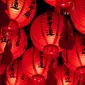 Ilustrasi lampion. (Photo by Henry & Co. on Unsplash)