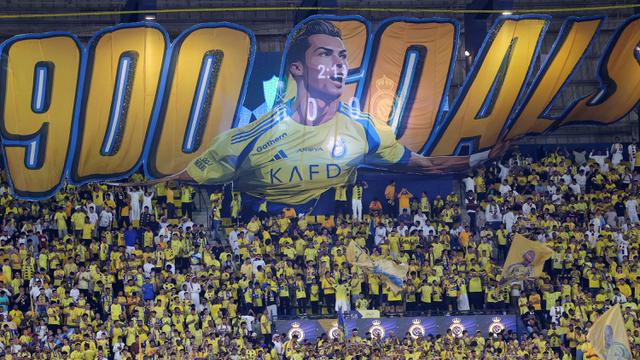 Foto: Publik Al Nassr Rayakan Rekor Gol ke-900 Cristiano Ronaldo