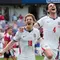 Anthony Gordon (kiri) merayakan gol Declan Rice di laga uji coba antara Timnas Inggris vs Timnas Kosta Rika di Inter&Co Stadium di Florida, Kamis (11/6/2026) dini hari WIB. (AP Photo/John Raoux)