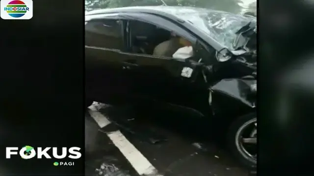 Dalam rekaman video amatir, sopir truk masih terjepit kepala mobil minibus dan dua penumpang serta vokalis PAS Band Yuki, terjepit jok mobil bagian belakang.