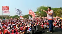 Politikus PDIP Maruarar Sirait mengajak ribuan warga Kota Bekasi mendukung Ganjar Pranowo pada Pilpres 2024 mendatang. Ajakan ini disampaikan pada acara Bekasi Hebat relawan Network for Ganjar President (NFGP) di lapangan Multi Guna, Kota Bekasi, Minggu (15/10/2023) Pagi. (Foto: Istimewa)