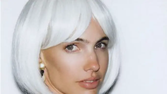 Perempuan dengan 9 Rambut Palsu Lawan Kanker di Usia 21 Tahun