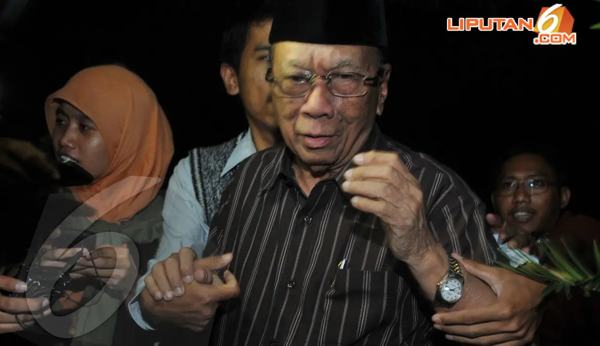  Amidhan Shaberah, Mantan Ketua MUI saat menghadiri pertemuan dengan sejumlah tokoh politik dan Ormas Islam di Jalan Cikini Raya nomor 24, Jakarta, Kamis (17/4/2014)(Liputan6.com/Johan Tallo)