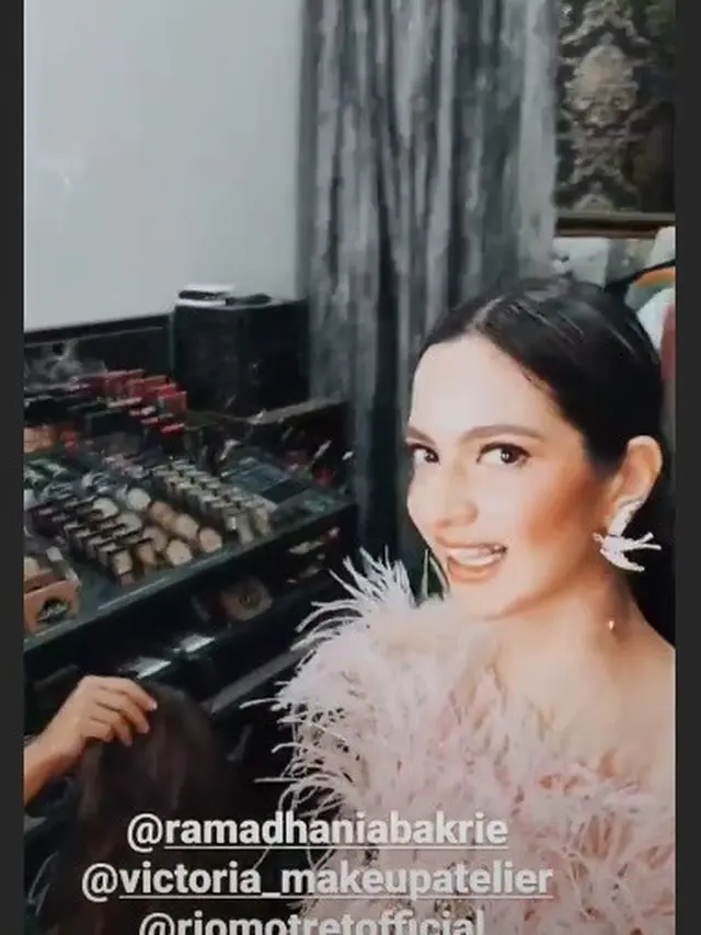 7 Pemotretan Nia Ramadhani, Tampil Anggun dan Cantik Seperti Dewi