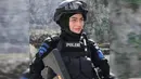 Bripda Nina Octoviana, polisi wanita berhijab anggota Gegana Brimob Polda Aceh yang berhasil mencuri perhatian. (instagram.com/ninaoktoviana)