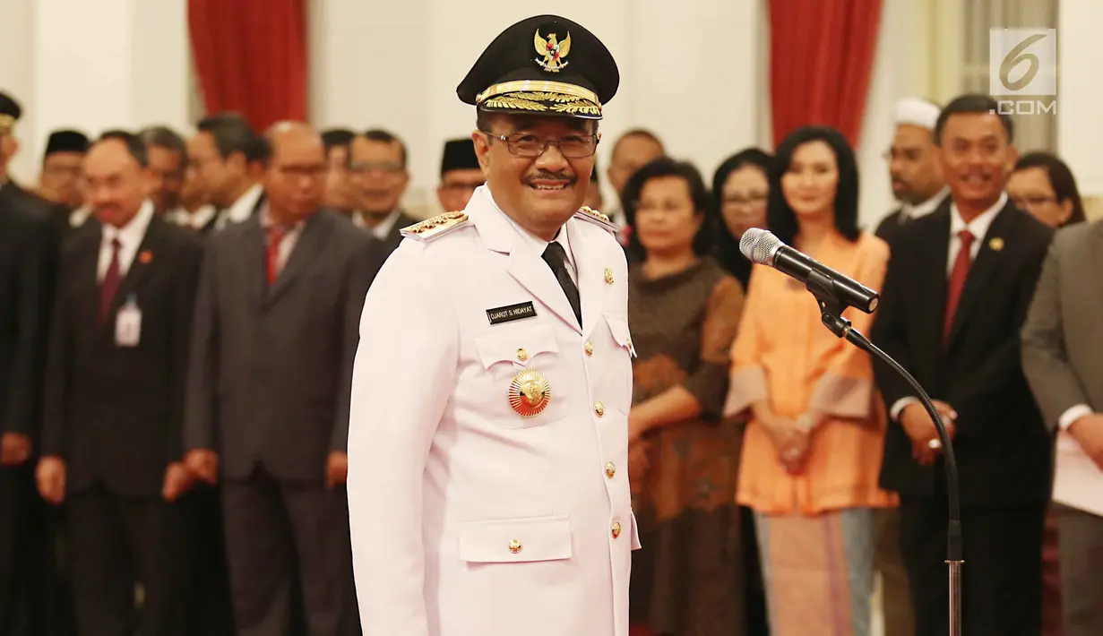 Plt Gubernur DKI Jakarta, Djarot Saiful Hidayat saat mengikuti pelantikan Gubernur definitif DKI Jakarta di Istana Negara, Jakarta, Kamis (15/6). Pelantikan ini sesuai dengan Keputusan Presiden Nomor 76P Tahun 2017. (Liputan6.com/Angga Yuniar)