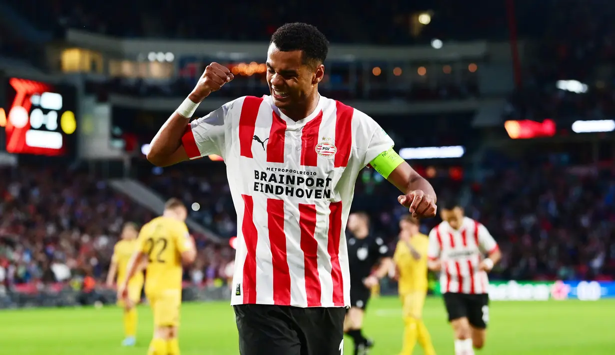Cody Gakpo. Sayap kiri Belanda berusia 23 tahun yang baru saja dilepas PSV ke Liverpool pada tengah musim 2022/2023 ini menjadi penjualan termahal kedua PSV sepanjang sejarah. Pemain produk Akademi PSV yang mulai bermain bersama tim senior pada awal musim 2018/2019 setelah dipromosikan dari tim PSV U-19 ini dilepas dengan mahar sebesar 42 juta euro atau setara Rp694 miliar. Bersama PSV ia total tampil dalam 159 laga di semua ajang dengan torehan 55 gol dan 50 assist. (AFP/Olaf Kraak)