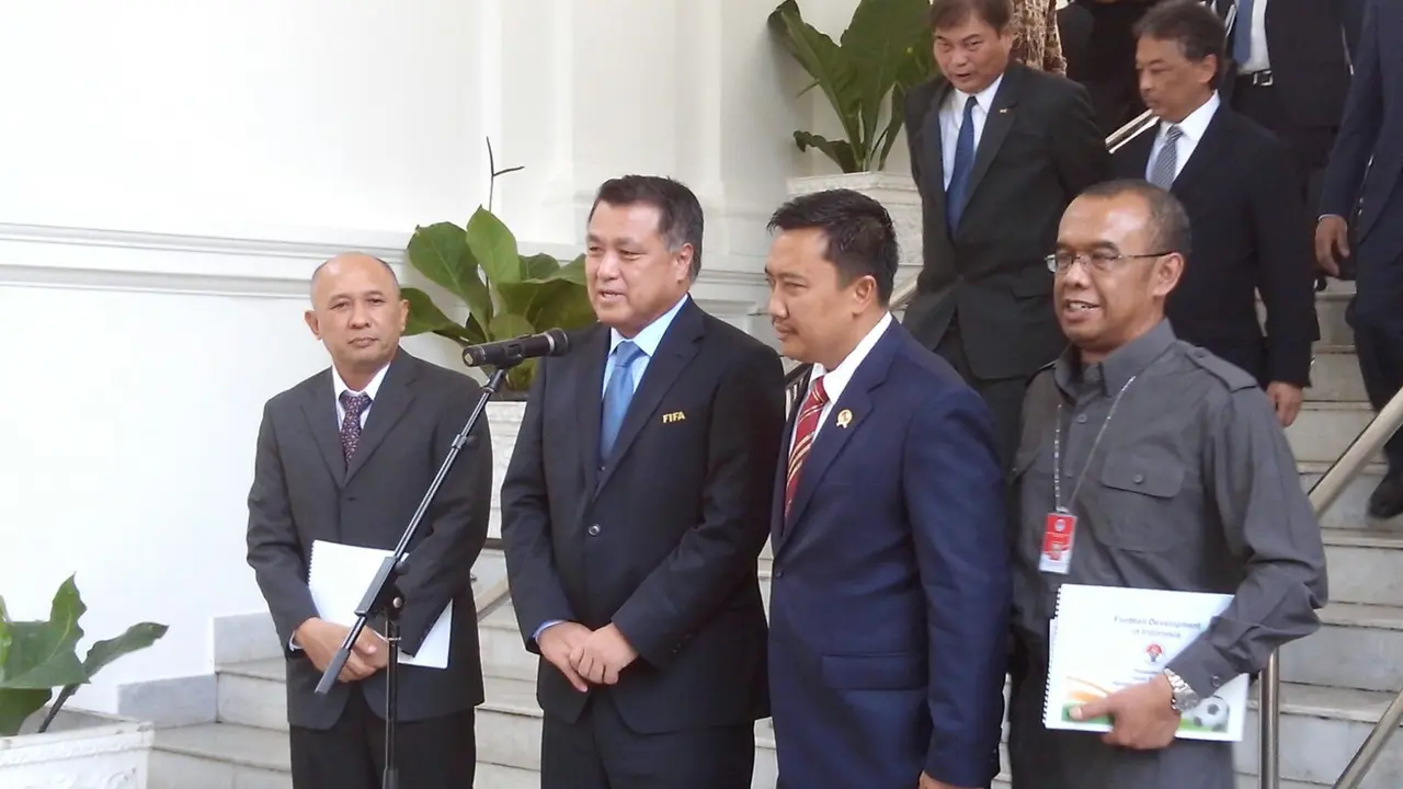 Delegasi FIFA Kohzo Tashima dan Menpora Imam Nahrawi (Liputan6)