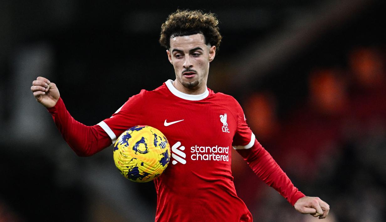 Curtis Jones terus memperlihatkan peningkatan performa sejak dipormosikan ke tim utama Liverpool pada 2020. Jones mampu menjawab kepercayaan Jurgen Klopp dengan baik. Musim ini, pemain 22 tahun itu telah membuat 3 gol dan 3 assist dari 19 penampilan. (AFP/Paul Ellis)