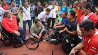 Menteri Pemuda dan Olahraga (Menpora) Imam Nahrawi, bersama atlet Asian Para Games 2018 (Reza Kuncoro/Liputan6.com)