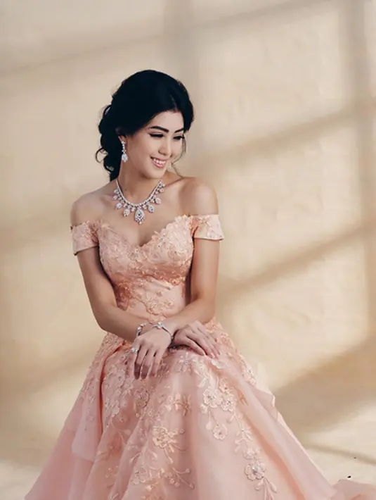 Tampil di malam final ajang Miss World 2016 pada Minggu (18/12) di MGM National Harbor, Maryland, Amerika Serikat, Natasha sangat cantik dan menawan. Dirinya pun terlihat sangat percaya diri dengan gaun birunya. (Instagram/natashamannuela)