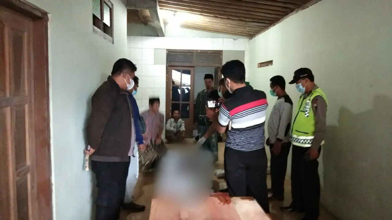 Jenazah Sofyan Tsauri diserahkan kepada keluarganya, di Kebumen. (Foto: Liputan6.com/Polres Kebumen)