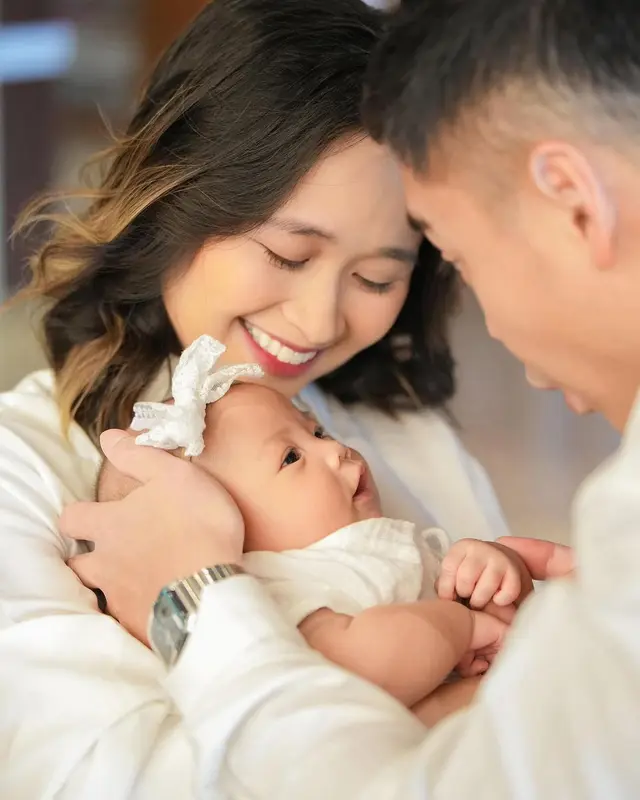 7 Potret Gritte Agatha jalani penyerahan anak ke gereja, komitmen didik anak sesuai ajaran Tuhan