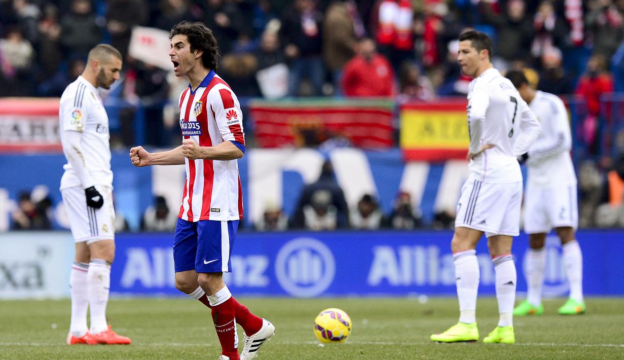 Real Madrid kalah 0-4 dari Atletico Madrid. Kekalahan dalam laga Liga Spanyol musim 2014/2015 yang digelar di Vicente Calderon, 7 Februari 2015 menjadi salah satu sebab Los Blancos gagal meraih gelar LaLiga yang akhirnya direbut Barcelona dengan selisih 2 poin di klasemen akhir. (AFP/Dani Pozo)