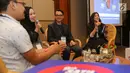 Si Ratu Sampah Sekolah Amilia Agustin (kedua kiri) berbagi cerita pada IdeaFest 2018 di JCC, Jakarta, Jumat (26/10). Festival kolaborasi bersama Astra mengusung tema Light of Hope For Indonesia: Inspiring Community, Empowering Change. (Liputan6.com)