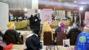 Selama menjalani karantina, para kontestan Puteri Muslimah Indonesia 2017 mengikuti berbagai pelatihan. Salah satu diantaranya pembekalan make up wanita muslim. (Adrian Putra/Bintang.com)