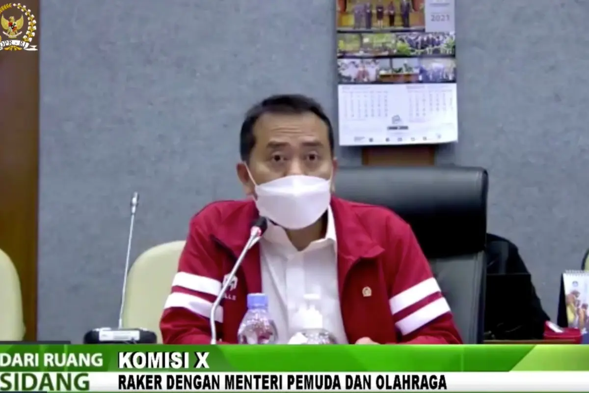Syaiful Huda memakai jakrt Atlet Indonesia di Paralimpiade 2020