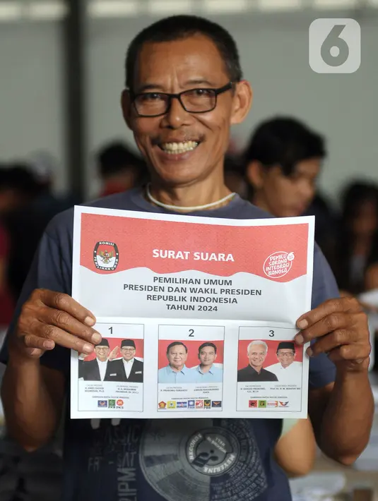 KPU Jakarta Timur menargetkan penyortiran dan pelipatan surat suara sesuai target yang ditentukan KPU RI. (merdeka.com/Imam Buhori)