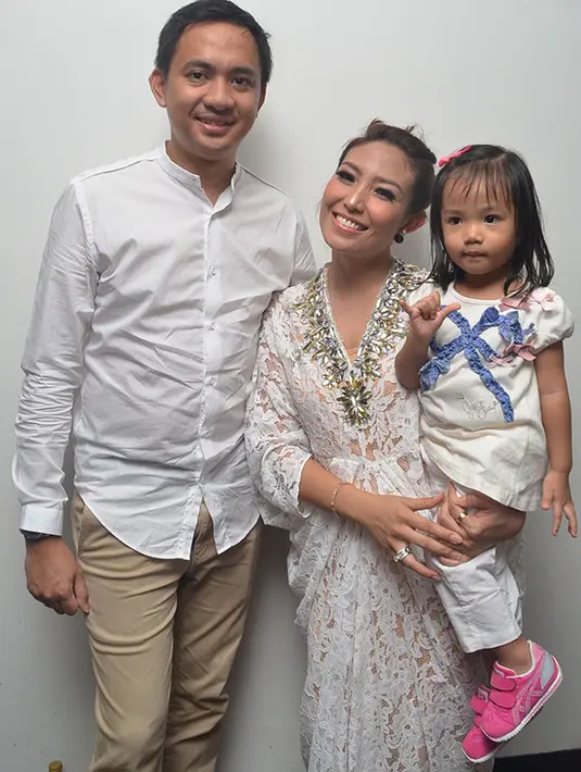 Selain memiliki anak laki-laki, berangkat menunaikan ibadah haji juga jadi impian Ayu Dewi di usianya yang ke 31 tahun. (Galih W.Satria/Bintang.com)