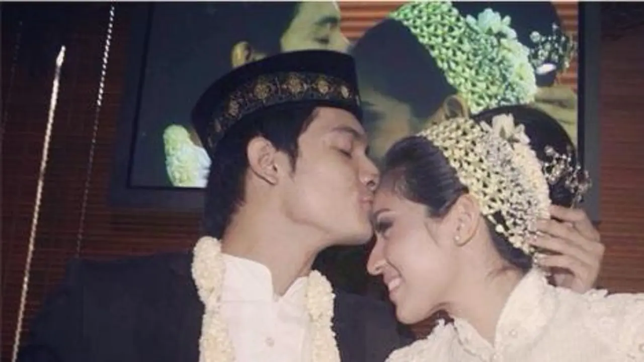 [Bintang] Dhini Aminarti dan Dimas Seto