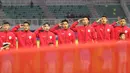 <p>Para pemain starting XI Timnas Indonesia U-19 berbaris sembari menyanyikan lagu kebangsaan Indonesia Raya jelang menghadapi Filipina U-19 pada laga Grup A Piala AFF U-19 2024 di Stadion Gelora Bung Tomo, Surabaya, Rabu (17/7/2024). (Bola.com/Aditya Wany)</p>