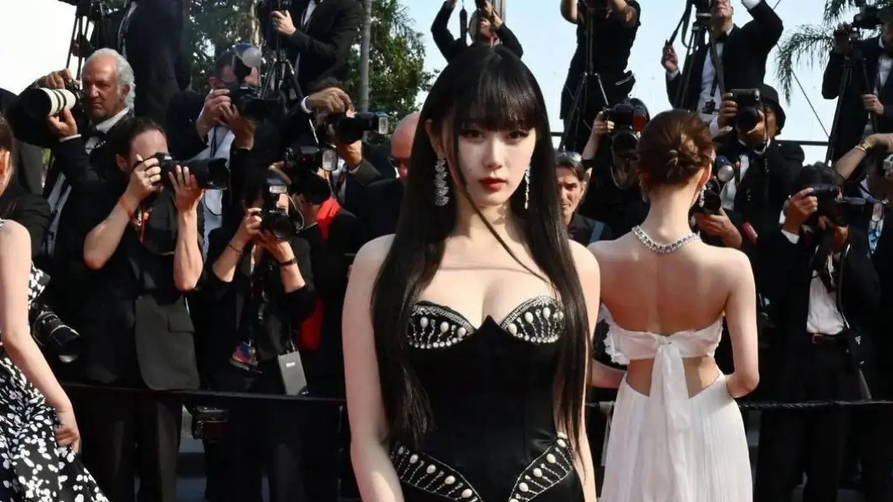 10 Potret aespa Debut di Cannes Film Festival, Tampil bak Princess dengan Long Dress
