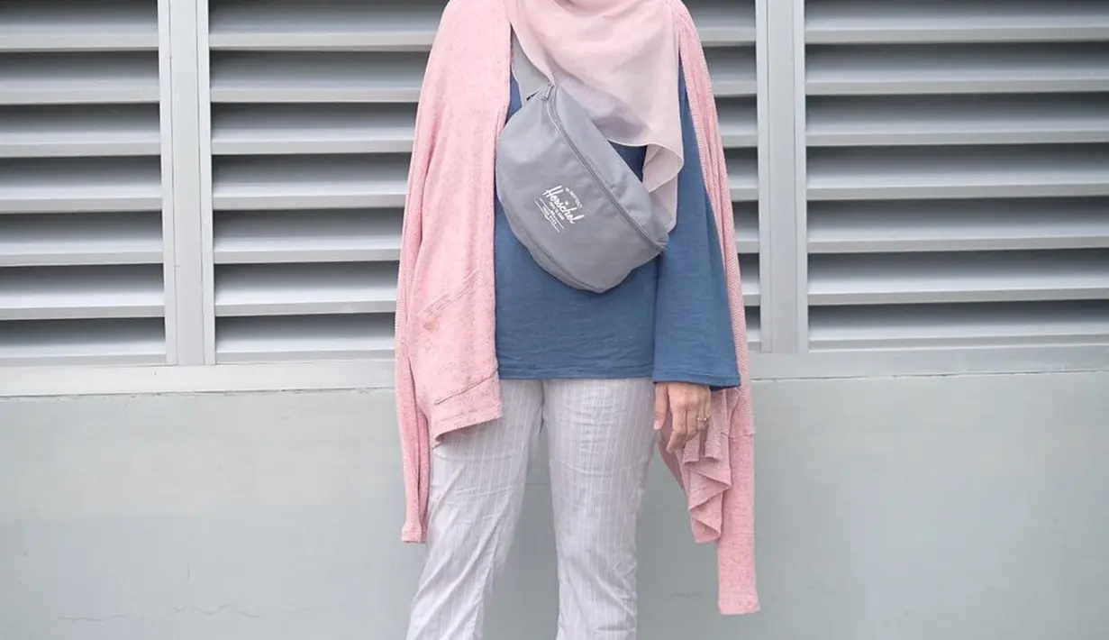 Gaya kece Zaskia Adya Mecca yang ia unggah di akun Instagram pribadinya, tak pernah luput dari komentar netizen yang kagum dan sua dengan gayanya. (Liputan6.com/IG/@zaskiadyamecca)