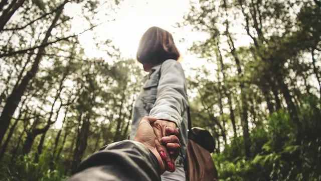 [Bintang] Nggak Punya Kriteria Khusus, 5 Zodiak Ini Bisa Pacari Siapa Saja