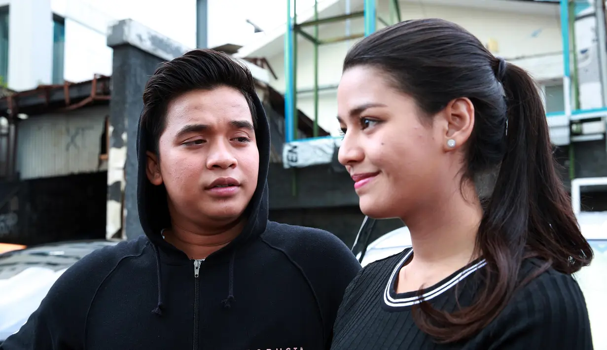 Presenter dan pemeran Billy Syahputra mengaku menjalin hubungan serius dengan Susan Sameh. Billy membantah kabar yang beredar mengenai rencana pernikahan dalam waktu dekat. (Deki Prayoga/Bintang.com)