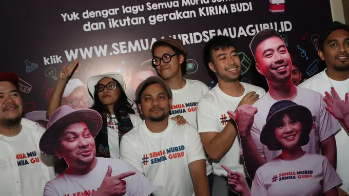 Vidi Aldiano bersama para musisi