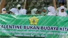 Peringatan Hari Valentine ditolak sejumlah elemen masyarakat, hingga Komite Penanggulangan Kanker Nasional menggelar seminar edukasi kanker.