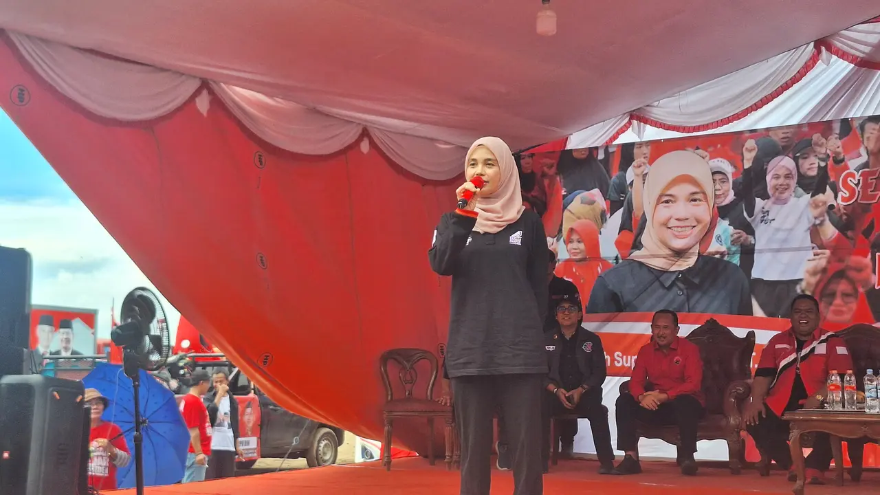 Istri capres nomor urut 3 Ganjar Pranowo, Siti Atikoh Supriyanti