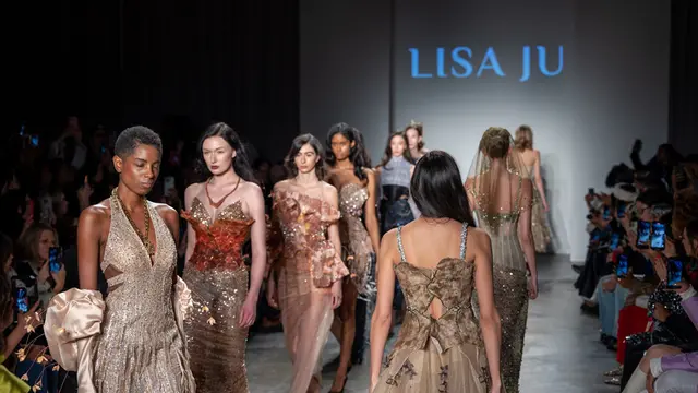 Desainer Asal Jawa Barat Tampilkan Adibusana yang Gabungkan Budaya Bandung dan Prancis di New York Fashion Week 2023