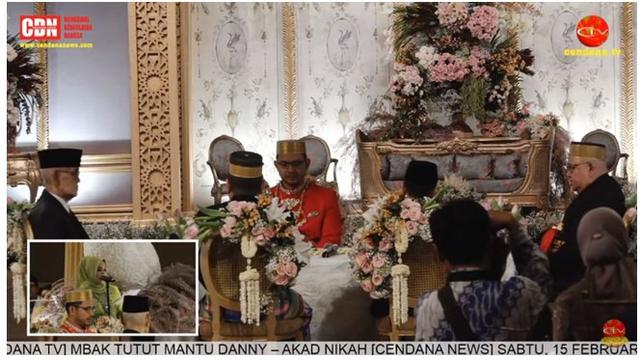 Pada momen akad nikah, pasangan ini memilih memakai adat Bugis yang merupakan daerah asal dari mempelai perempuan.