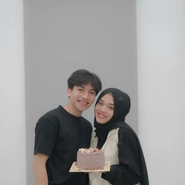 Momen Ulang Tahun Putri Delina yang Ke-20. (Sumber: YouTube/Putri Delina)