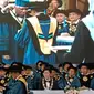 Menteri Pekerjaan Umum dan Perumahan Rakyat (PUPR) Basuki Hadimuljono, dianugerahi gelar Doktor Kehormatan (Honoris Causa) dari Institut Teknologi Bandung (ITB), Kamis (16/1/2020). (Liputan6.com/Huyogo Simbolon)