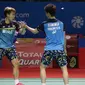 Pebulu tangkis ganda putra Indonesia, Marcus Fernaldi Gideon/Kevin Sanjaya Sukamuljo saat melawan Ou Xuan Yi/Zhang Nan (China) di perempat final Indonesia Open 2019 di Istora Senayan, Jakarta, Jumat (19/7/2019). Marcus/Kevin unggul 21-12, 21-16. (Liputan6.com/Helmi Fithriansyah)