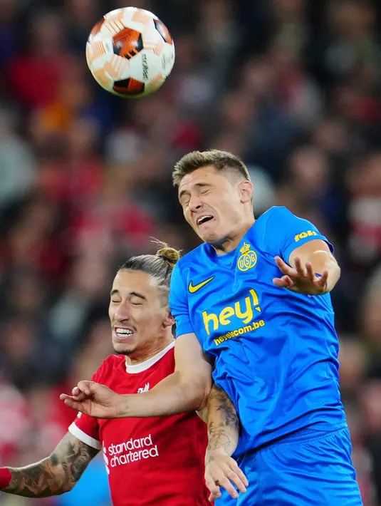<p>Ryan Gravenberch membawa Liverpool unggul 1-0 pada babak pertama. (AP Photo/Jon Super)</p>