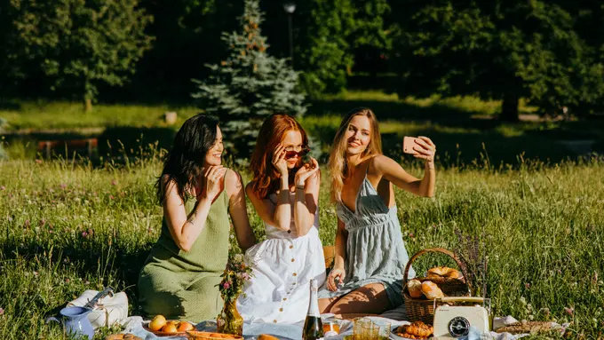 Tanda sahabatmu selalu mendukung meski jarang bertemu