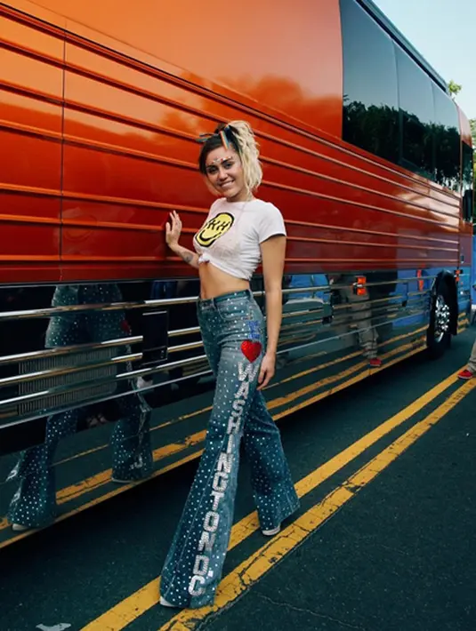 Telah menyadari bahwa apa yang  dilakukannya selama ini bukan lah jalan yang benar, Miley pun memutuskan untuk menghentikan itu semua dan kembali menjalani kehidupan yang sehat. (Instagram/mileycyrus)