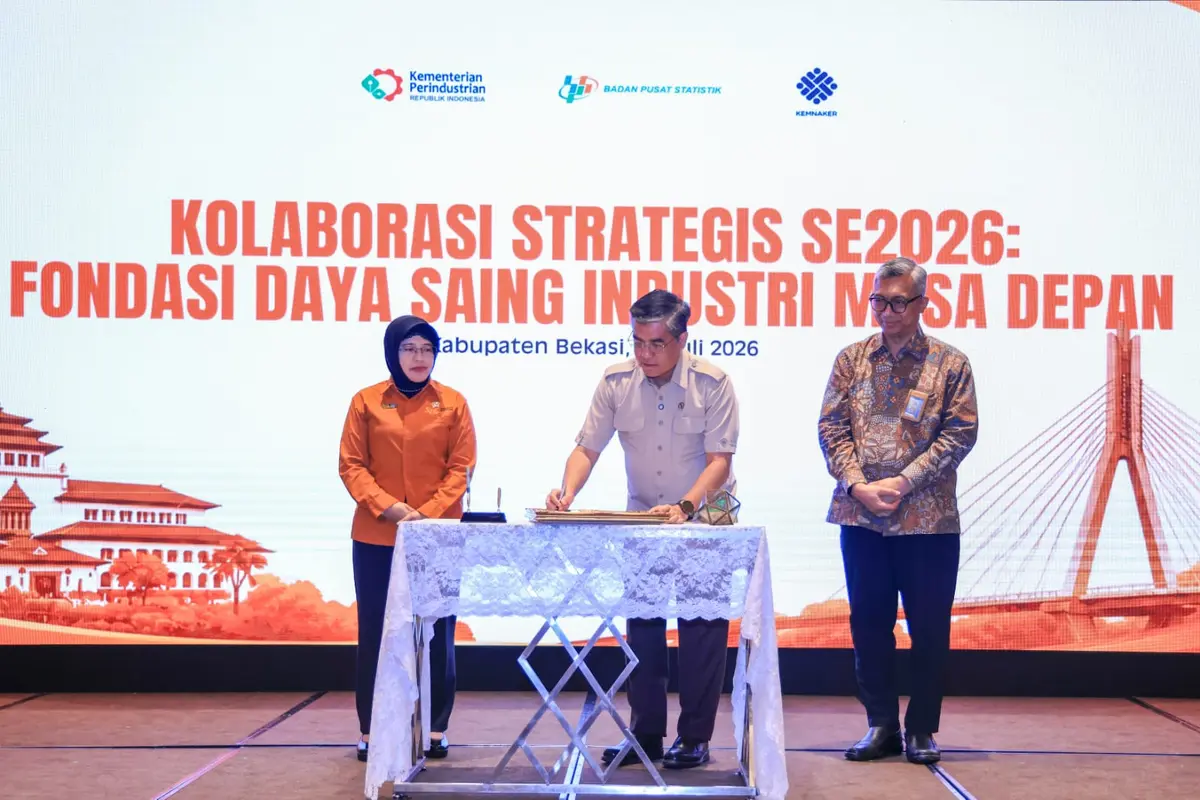 Menteri Ketenagakerjaan (Menaker) Yassierli bersama  Kepala BPS Amalia Adininggar Widyasanti. (Dok Kemnaker)