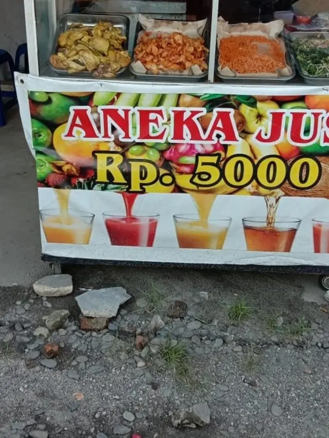 5 Cara Promosi Penjual Jus Ini Nyeleneh Banget, Bikin Ngakak