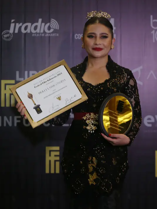 Prilly Latuconsina Red carpet FFI 2021 (Budy Santoso/© KapanLagi.com)