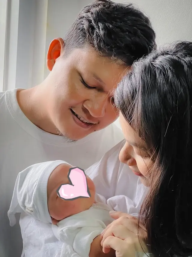 6 Potret Sinta Mutiara Dikaruniai Anak Pertama, Keponakan Baru Indah Permatasari